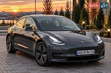 Седан Tesla Model 3 2023 в Тернополі