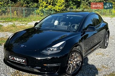 Седан Tesla Model 3 2021 в Львові