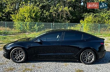 Седан Tesla Model 3 2021 в Львове