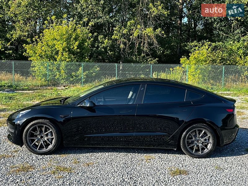 Седан Tesla Model 3 2021 в Львове
