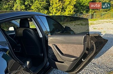 Седан Tesla Model 3 2021 в Львове