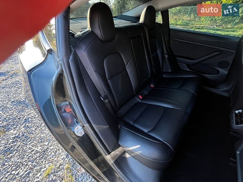 Седан Tesla Model 3 2021 в Львове
