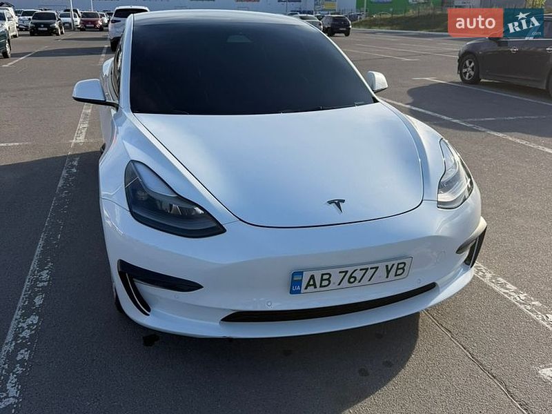 Седан Tesla Model 3 2020 в Вінниці
