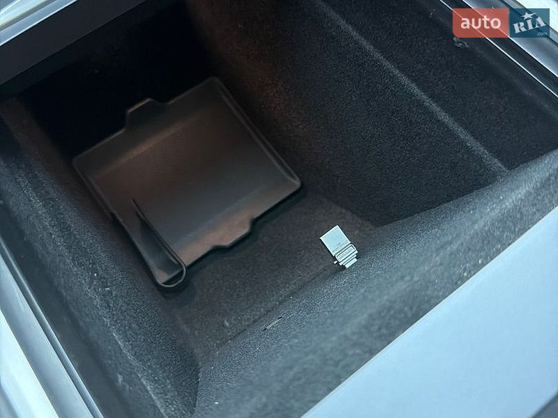 Седан Tesla Model 3 2020 в Вінниці