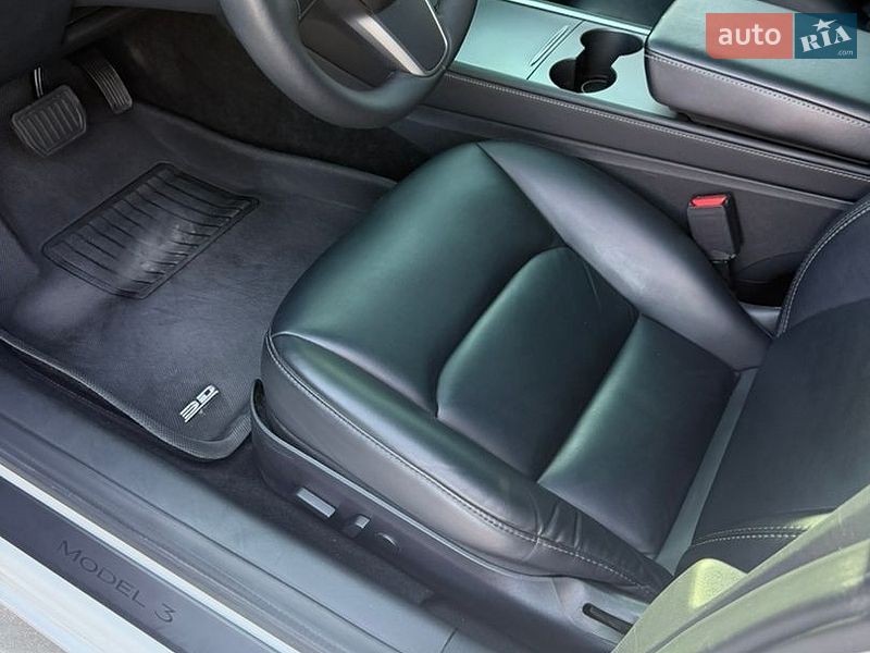 Седан Tesla Model 3 2020 в Вінниці