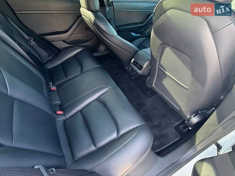 Седан Tesla Model 3 2020 в Вінниці