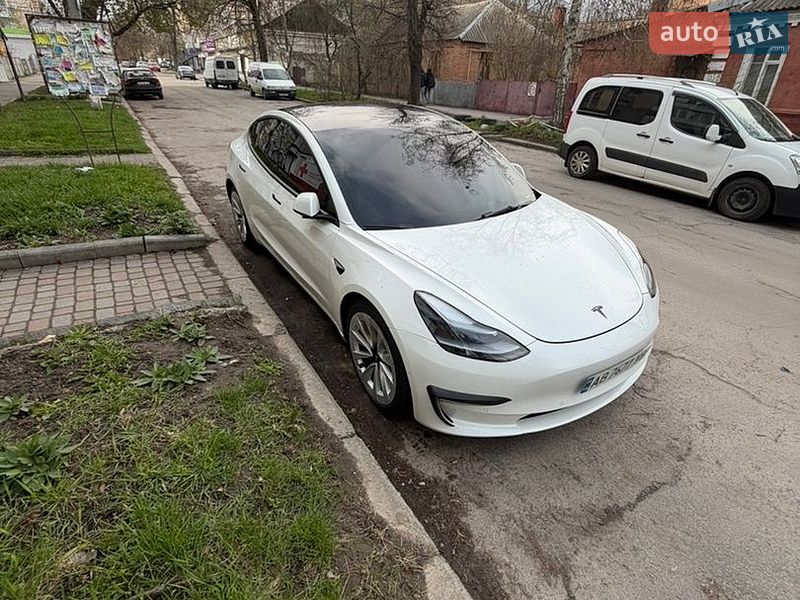 Седан Tesla Model 3 2020 в Вінниці