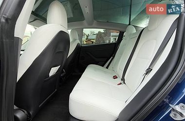 Седан Tesla Model 3 2022 в Львове