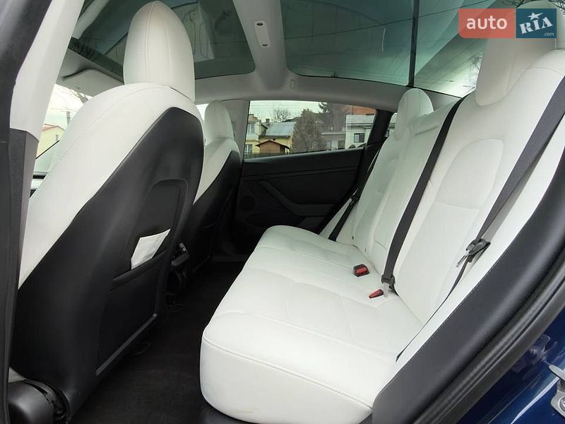 Седан Tesla Model 3 2022 в Львове