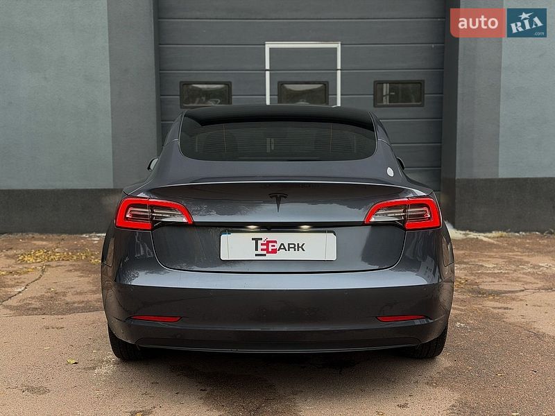 Седан Tesla Model 3 2022 в Києві