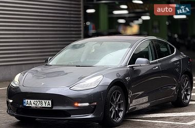 Седан Tesla Model 3 2017 в Киеве