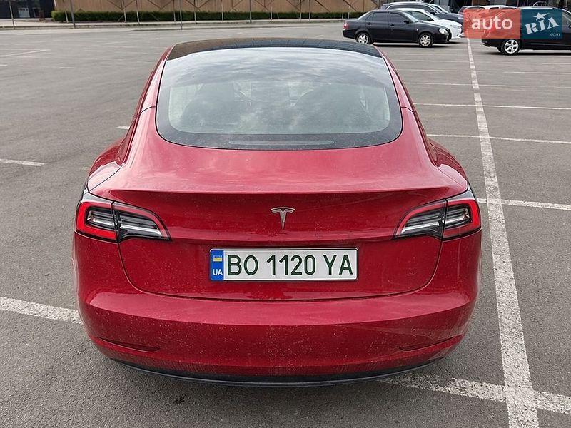 Седан Tesla Model 3 2020 в Львові