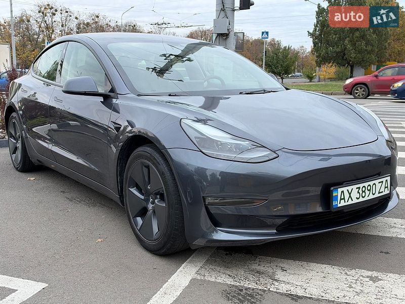 Седан Tesla Model 3 2023 в Харкові
