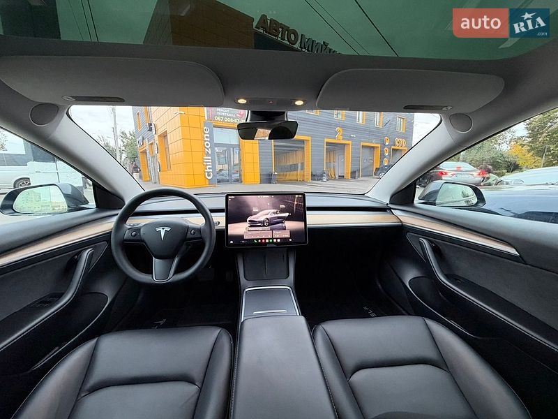 Седан Tesla Model 3 2023 в Харкові