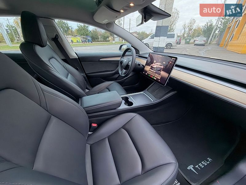Седан Tesla Model 3 2023 в Харкові