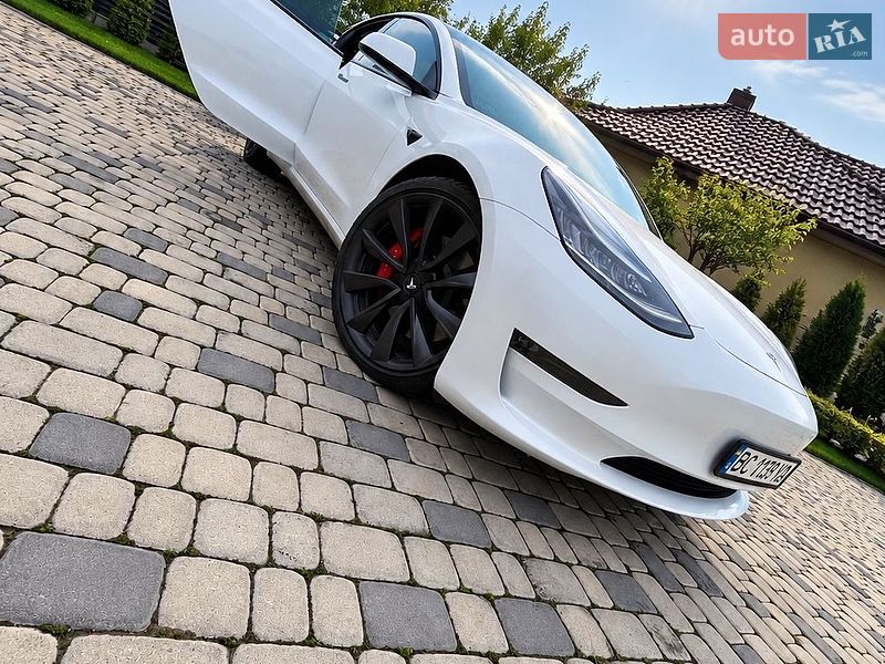 Седан Tesla Model 3 2020 в Великих Мостах