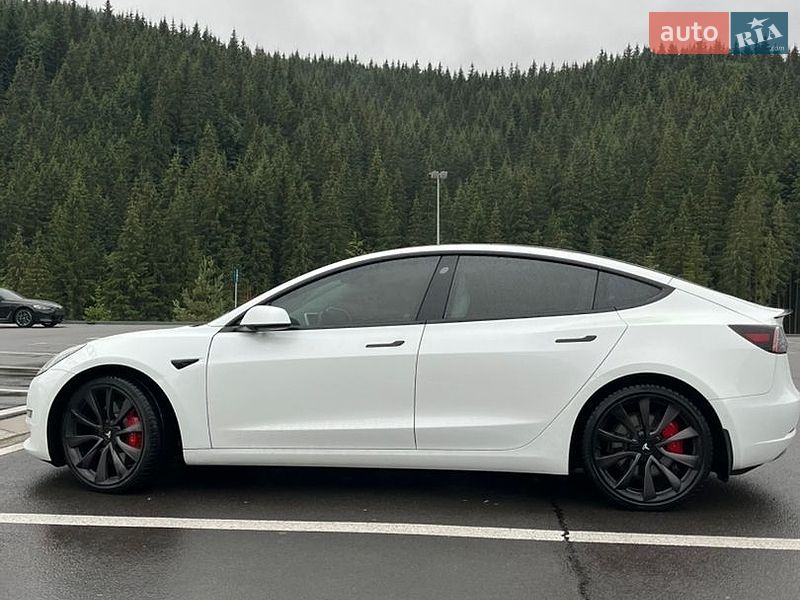 Седан Tesla Model 3 2020 в Великих Мостах