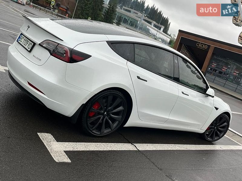 Седан Tesla Model 3 2020 в Великих Мостах