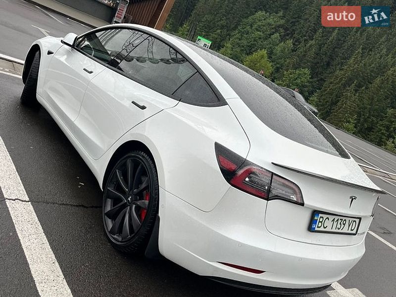 Седан Tesla Model 3 2020 в Великих Мостах