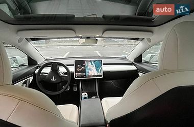 Седан Tesla Model 3 2020 в Великих Мостах
