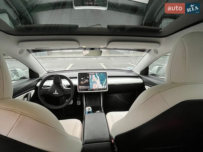 Седан Tesla Model 3 2020 в Великих Мостах