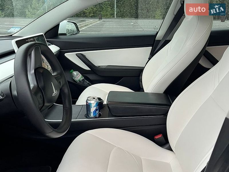 Седан Tesla Model 3 2020 в Великих Мостах