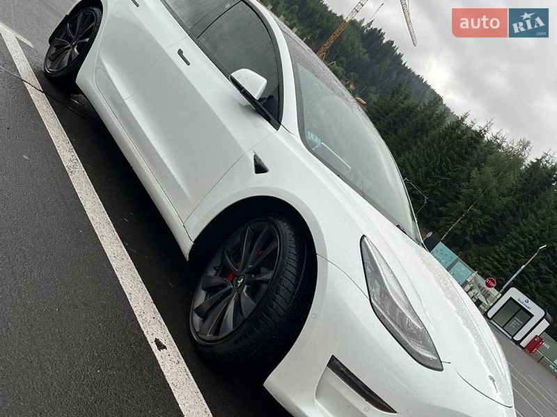 Седан Tesla Model 3 2020 в Великих Мостах
