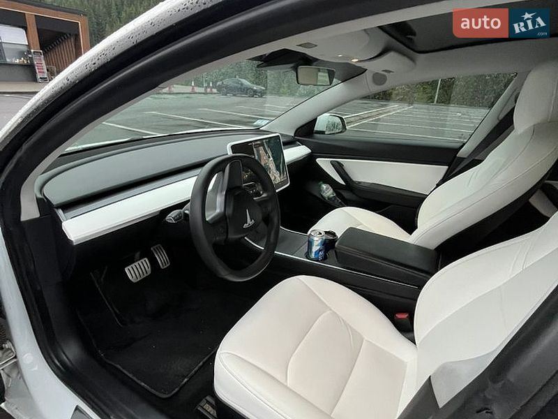 Седан Tesla Model 3 2020 в Великих Мостах