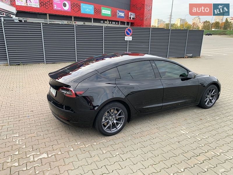 Седан Tesla Model 3 2022 в Києві