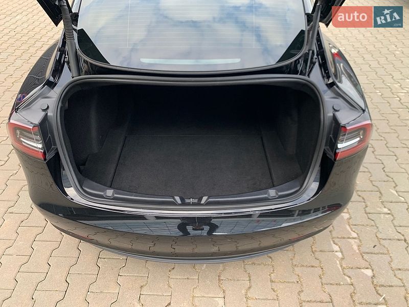 Седан Tesla Model 3 2022 в Києві