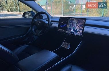 Седан Tesla Model 3 2019 в Львові