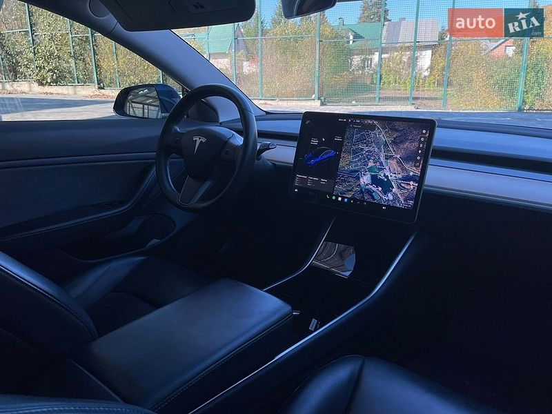 Седан Tesla Model 3 2019 в Львові