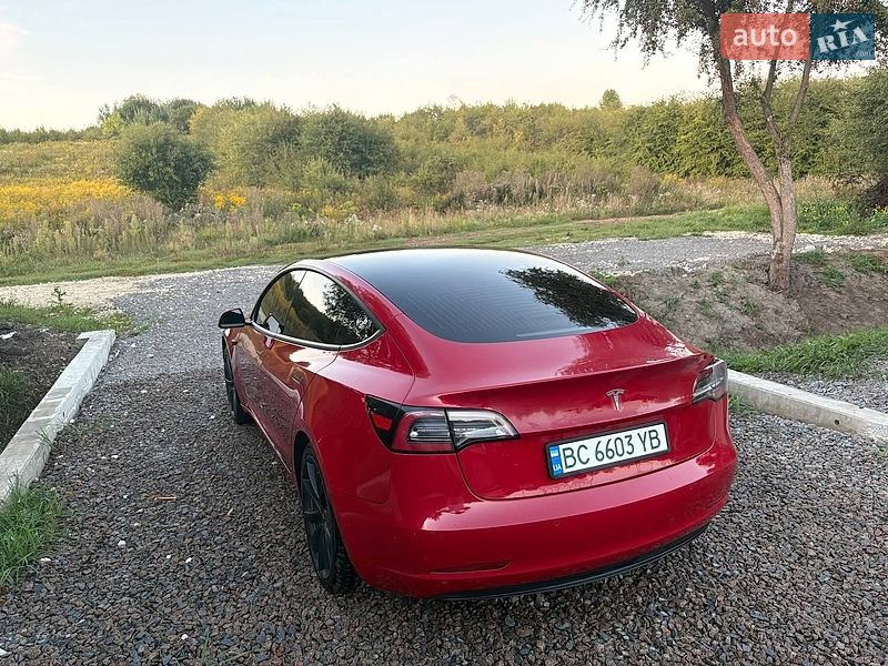 Седан Tesla Model 3 2020 в Львові