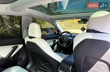 Седан Tesla Model 3 2020 в Львові