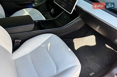 Седан Tesla Model 3 2020 в Львові