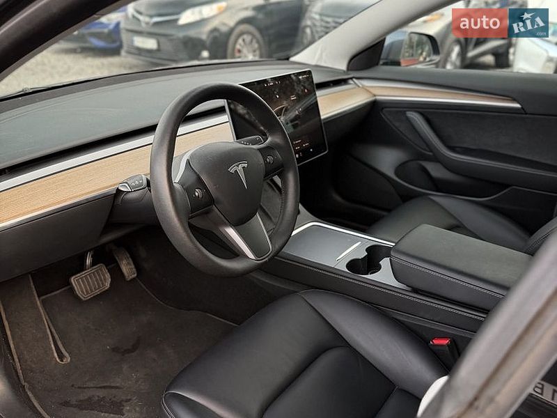 Седан Tesla Model 3 2023 в Дніпрі