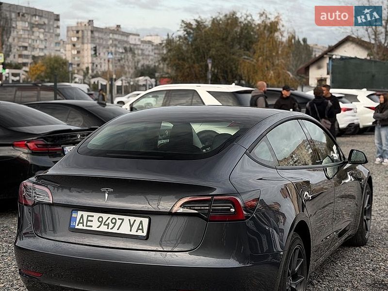 Седан Tesla Model 3 2023 в Дніпрі
