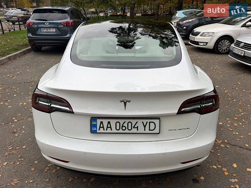 Седан Tesla Model 3 2020 в Києві