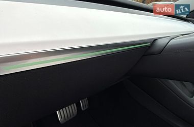 Седан Tesla Model 3 2020 в Києві