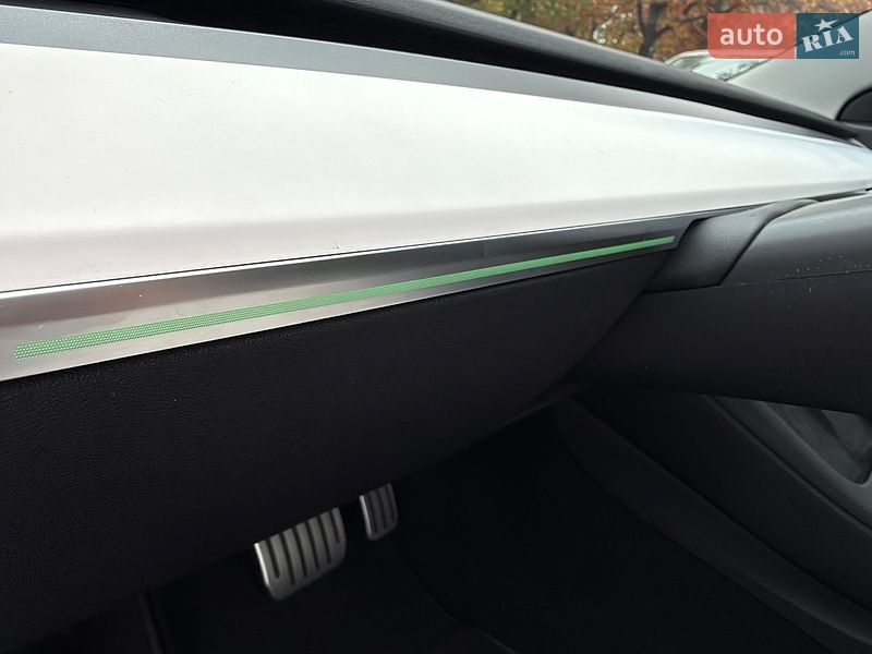 Седан Tesla Model 3 2020 в Києві