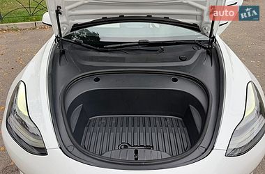 Седан Tesla Model 3 2020 в Києві