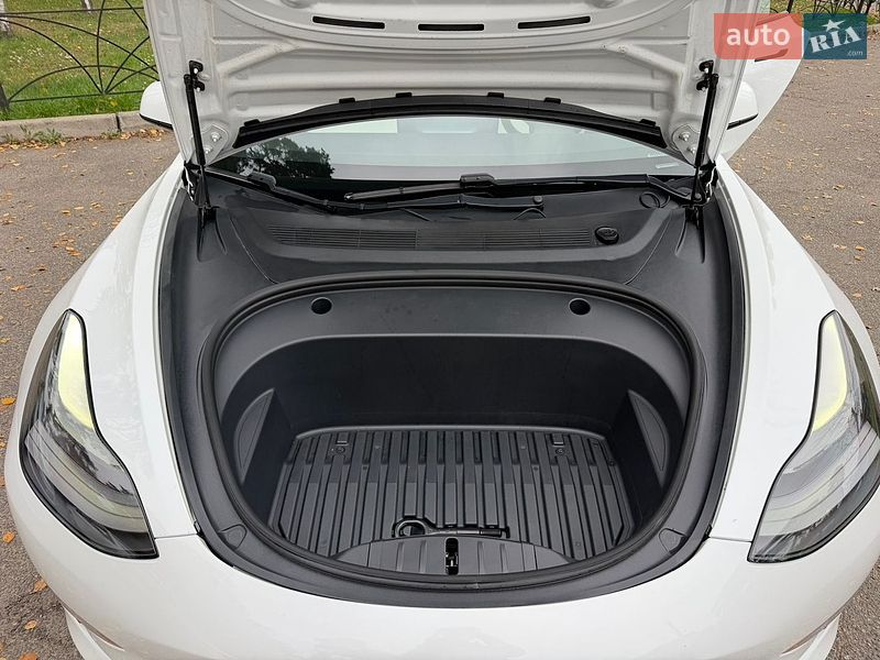 Седан Tesla Model 3 2020 в Києві