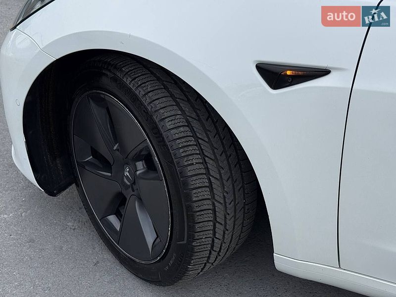 Седан Tesla Model 3 2021 в Рівному