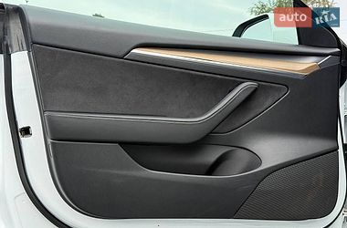 Седан Tesla Model 3 2021 в Рівному