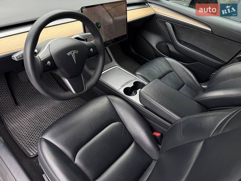 Седан Tesla Model 3 2021 в Рівному