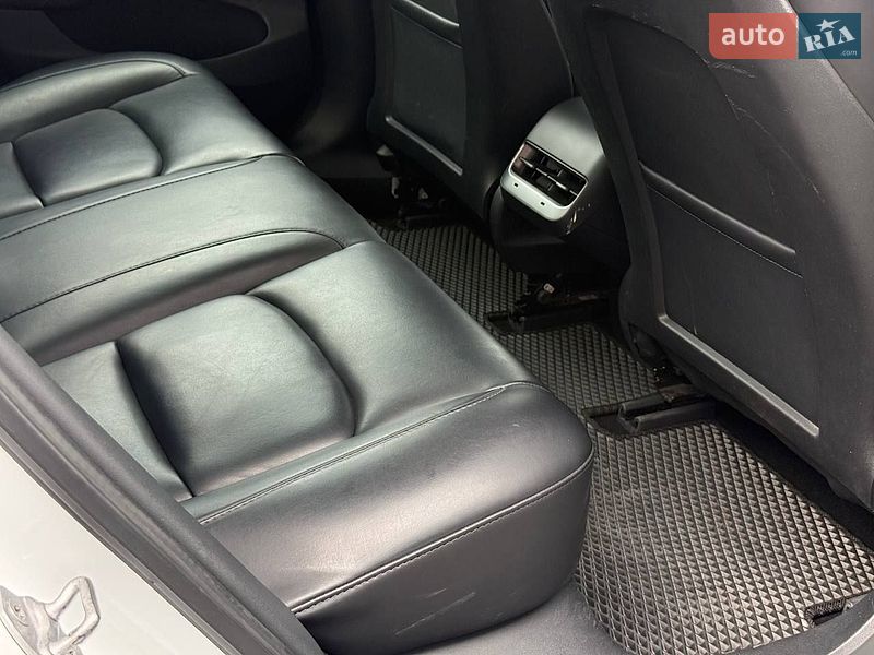 Седан Tesla Model 3 2021 в Рівному