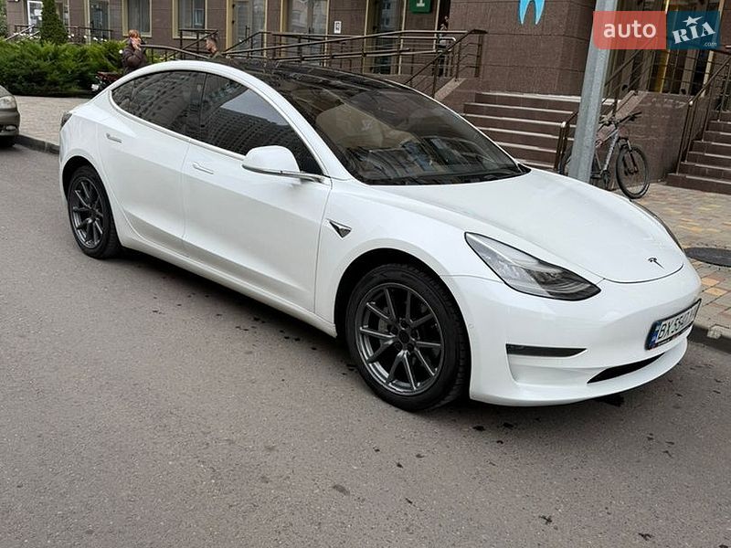 Седан Tesla Model 3 2019 в Одесі