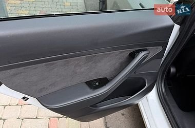 Седан Tesla Model 3 2019 в Одесі