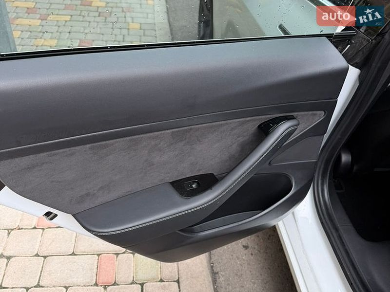 Седан Tesla Model 3 2019 в Одесі