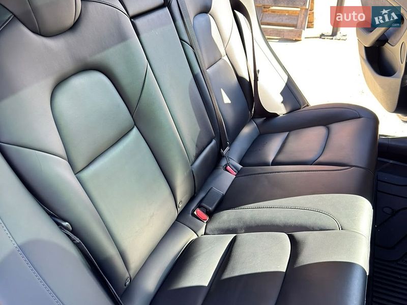 Седан Tesla Model 3 2022 в Львове
